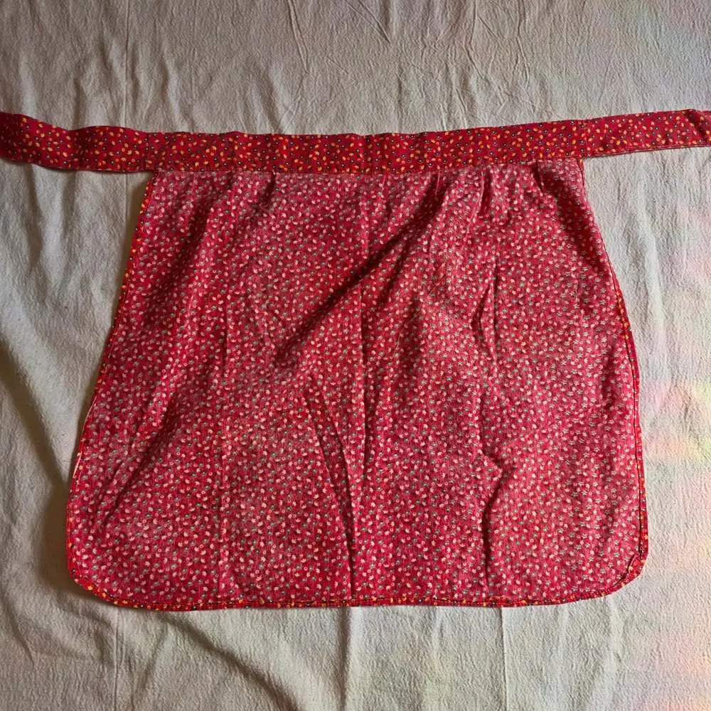 Vintage Red Floral Half Apron with Lace Ruffle Pocket